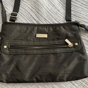 Small BAGGALLINI black crossbody purse